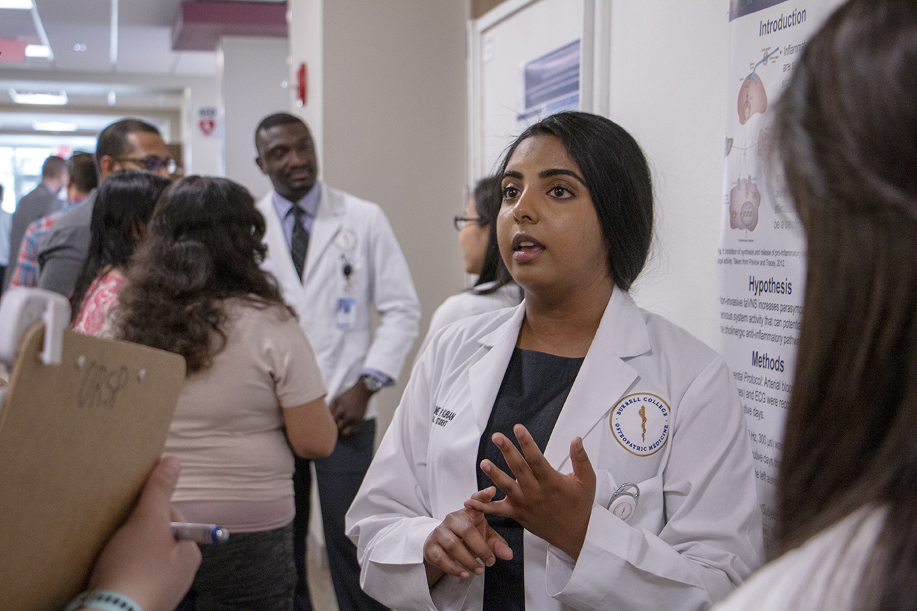 Student presenting research at the 2019 Medical Student Research Day
